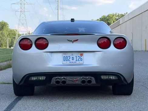 Used 2005 Chevrolet Corvette Coupe w/ Preferred Equipment Group RWD image 12