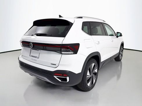 New 2026 Volkswagen Taos SE AWD/4WD image 7