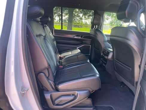 Used 2024 Jeep Wagoneer Series II w/ Flexible Seating Group AWD/4WD image 15