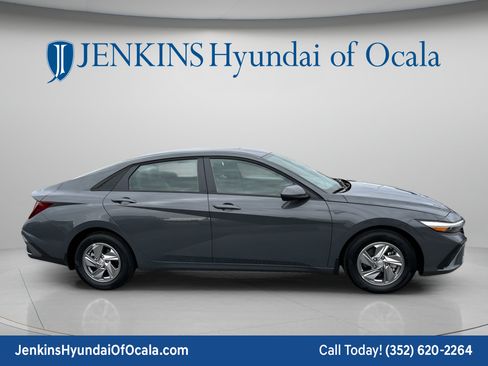 New 2026 Hyundai Elantra SEL Sport Premium FWD image 2