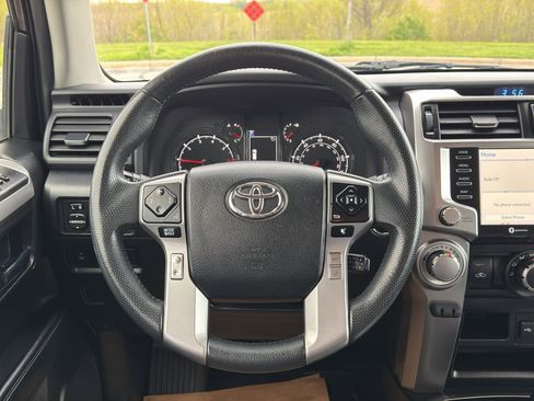 Used 2020 Toyota 4Runner SR5 Premium AWD/4WD image 31
