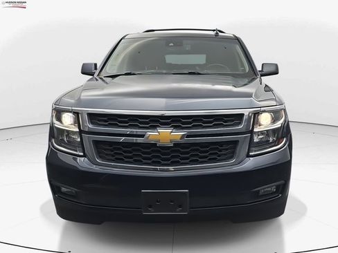 Used 2017 Chevrolet Suburban LT image 3