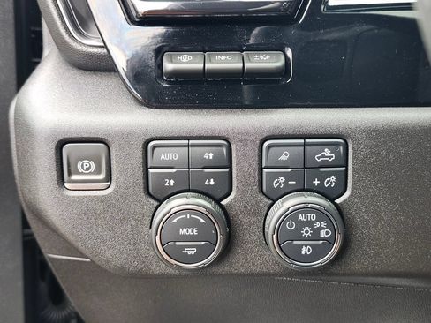 Used 2024 Chevrolet Silverado 2500 ZR2 w/ Technology Package AWD/4WD image 22