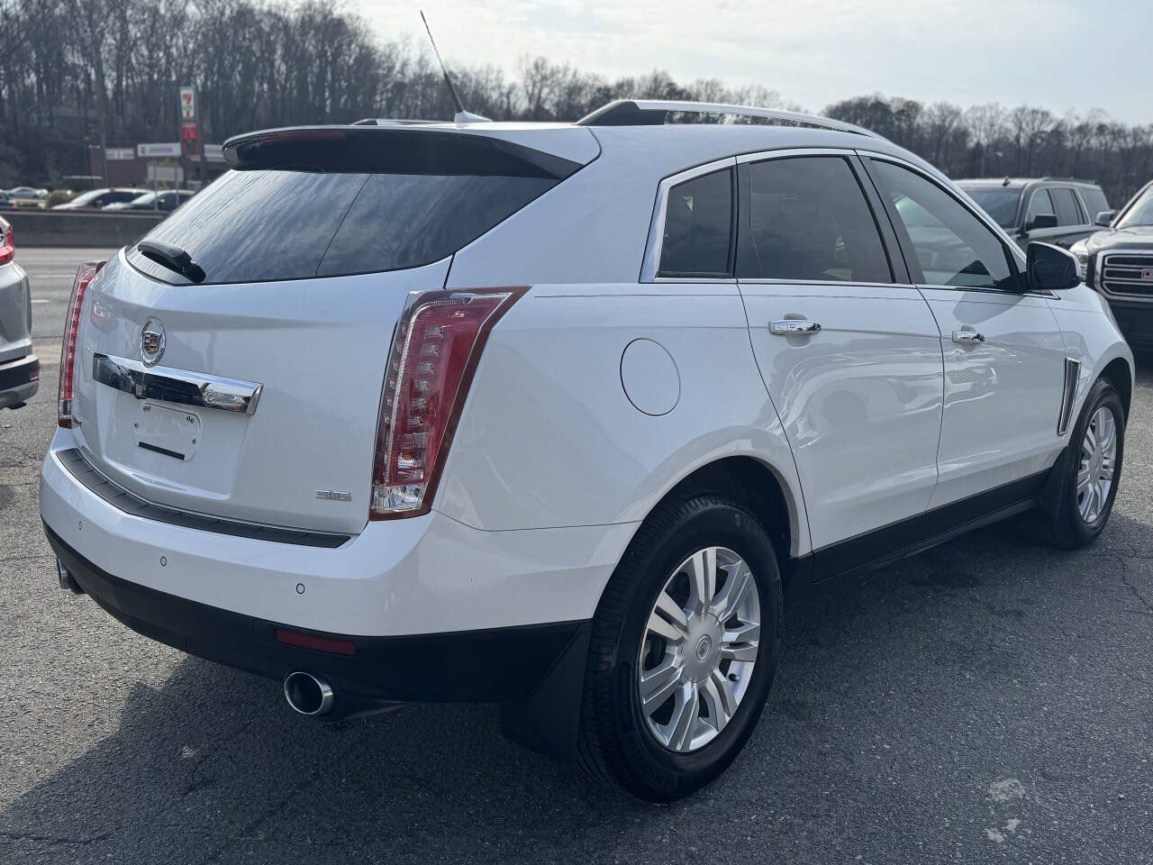 Used 2014 Cadillac SRX Luxury w/ Driver Awareness Package FWD image 5