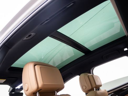 Certified 2026 Porsche Macan AWD/4WD image 18