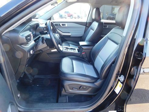 Used 2023 Ford Explorer XLT w/ Equipment Group 202A AWD/4WD image 12