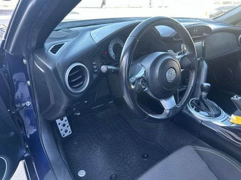 Used 2020 Toyota 86 RWD image 11