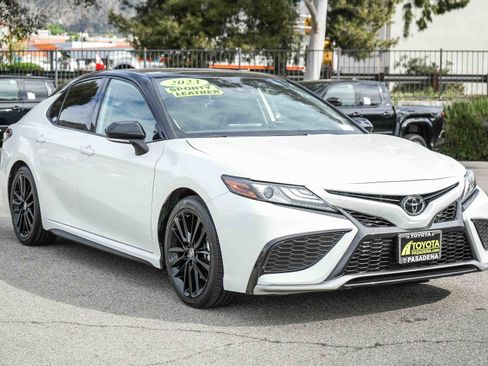 Used 2023 Toyota Camry XSE image 3