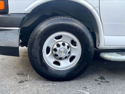 Used 2024 Chevrolet Express 2500 w/ Driver Convenience Package image 7