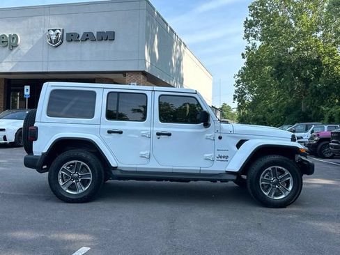 Used 2020 Jeep Wrangler Unlimited Sahara AWD/4WD image 18