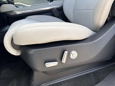 New 2026 Lincoln Navigator Reserve image 22