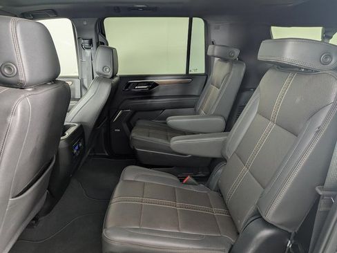 Used 2025 Chevrolet Suburban High Country image 16