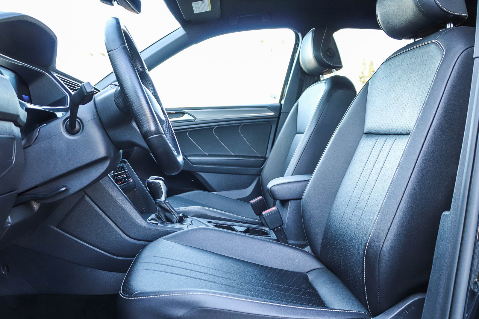 Used 2022 Volkswagen Tiguan SE R-Line FWD image 18