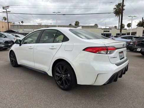 Used 2023 Toyota Corolla SE w/ SE Premium Package FWD image 6