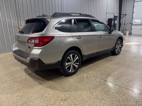 Used 2018 Subaru Outback 2.5i Limited image 9