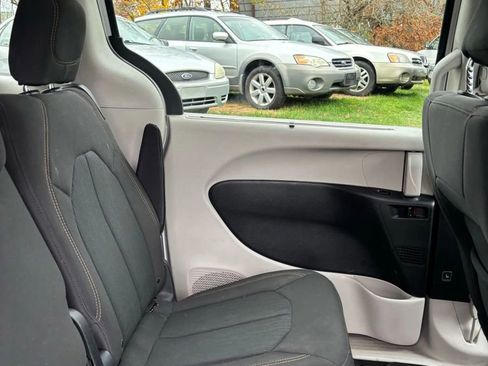 Used 2018 Chrysler Pacifica Touring Plus w/ Tire & Wheel Group image 27