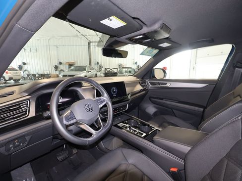 Used 2026 Volkswagen Atlas Cross Sport SE FWD image 9