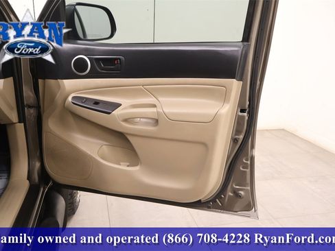 Used 2014 Toyota Tacoma PreRunner image 15