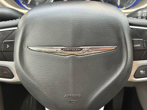 Used 2023 Chrysler Pacifica Touring-L FWD image 22