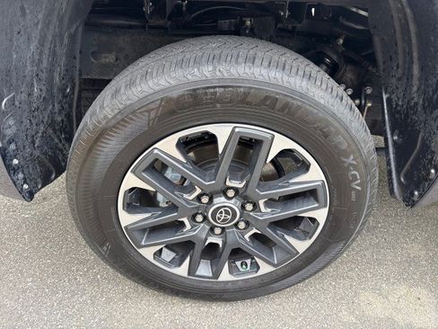 Used 2024 Toyota Tundra Limited w/ Power Package AWD/4WD image 9