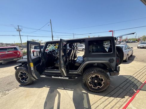 Used 2015 Jeep Wrangler Unlimited Rubicon AWD/4WD image 10