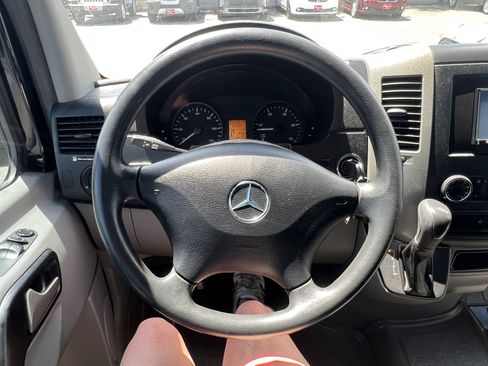 Used 2013 Mercedes-Benz Sprinter 2500 image 18