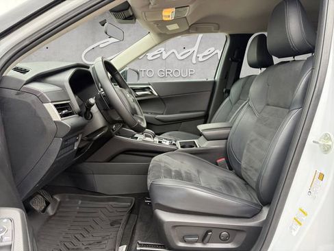 Used 2024 Mitsubishi Outlander SE image 19