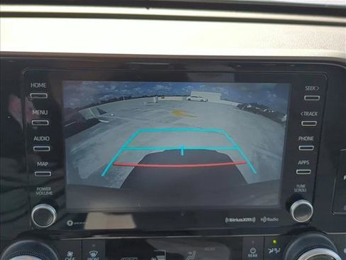 Used 2021 Toyota Highlander XLE image 21