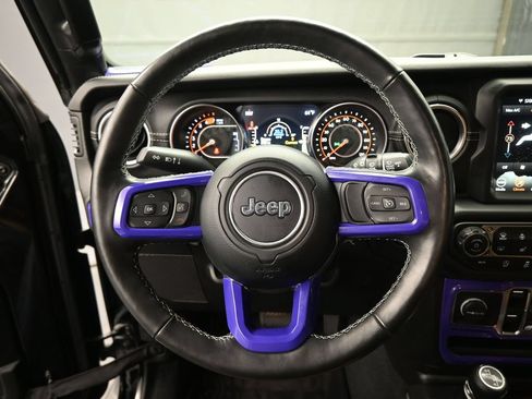 Used 2022 Jeep Wrangler Unlimited Sahara w/ Cold Weather Group AWD/4WD image 6