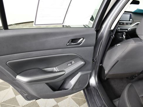 Used 2024 Nissan Altima 2.5 SV FWD image 44