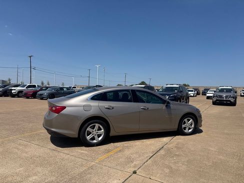 Used 2025 Chevrolet Malibu LS FWD image 21