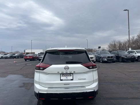 Used 2024 Nissan Rogue Platinum image 4