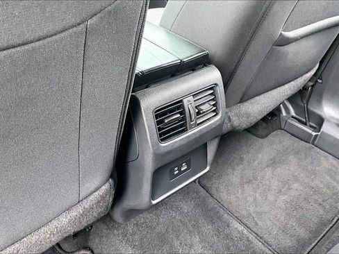 Used 2023 Nissan Rogue SV FWD image 10