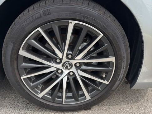 Used 2024 Lexus ES 350 w/ Premium Package image 4