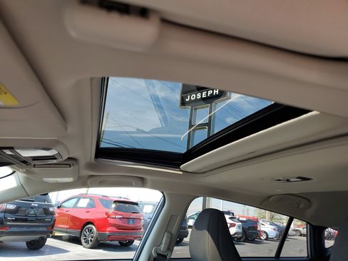 Used 2026 Subaru Crosstrek 2.0i Premium image 14