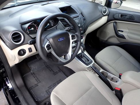 Used 2019 Ford Fiesta SE image 9