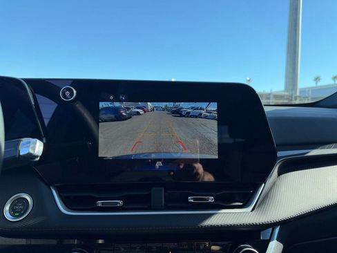 Used 2025 Chevrolet Equinox LT image 17