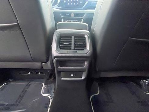 Used 2023 Volkswagen Taos SE image 33