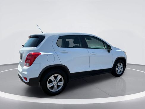 Used 2020 Chevrolet Trax LS FWD image 4