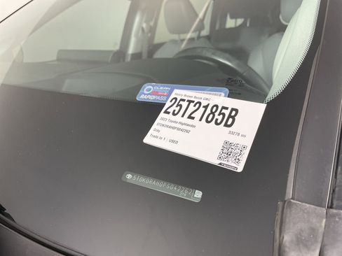 Used 2023 Toyota Highlander Platinum image 35