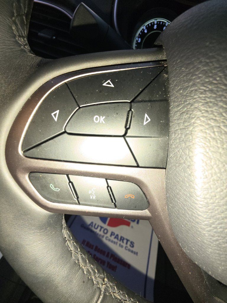 Used 2019 Jeep Cherokee Limited w/ Luxury Group AWD/4WD image 16