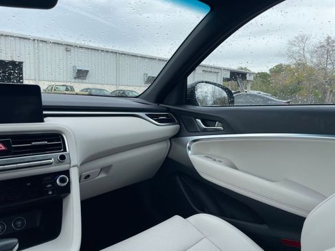 Used 2025 Genesis G70 2.5T image 35