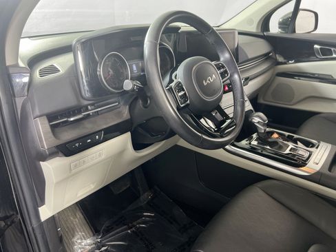 Used 2024 Kia Carnival EX FWD image 9