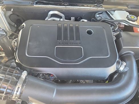 Used 2023 GMC Acadia SLT image 10