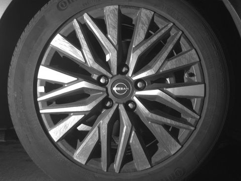 Used 2025 Nissan Altima 2.5 SV FWD image 13