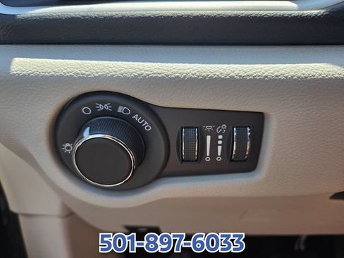 Used 2022 Chrysler Voyager LX FWD image 31