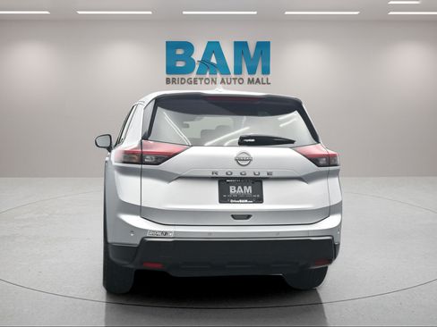 Used 2025 Nissan Rogue SV FWD image 5