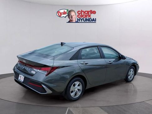 New 2026 Hyundai Elantra SE FWD image 5