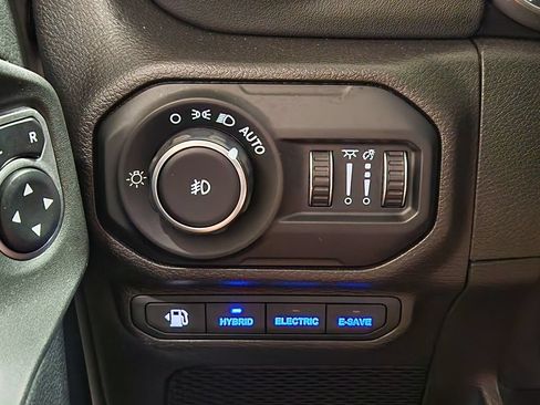 Used 2021 Jeep Wrangler Unlimited Sahara w/ Cold Weather Group AWD/4WD image 42