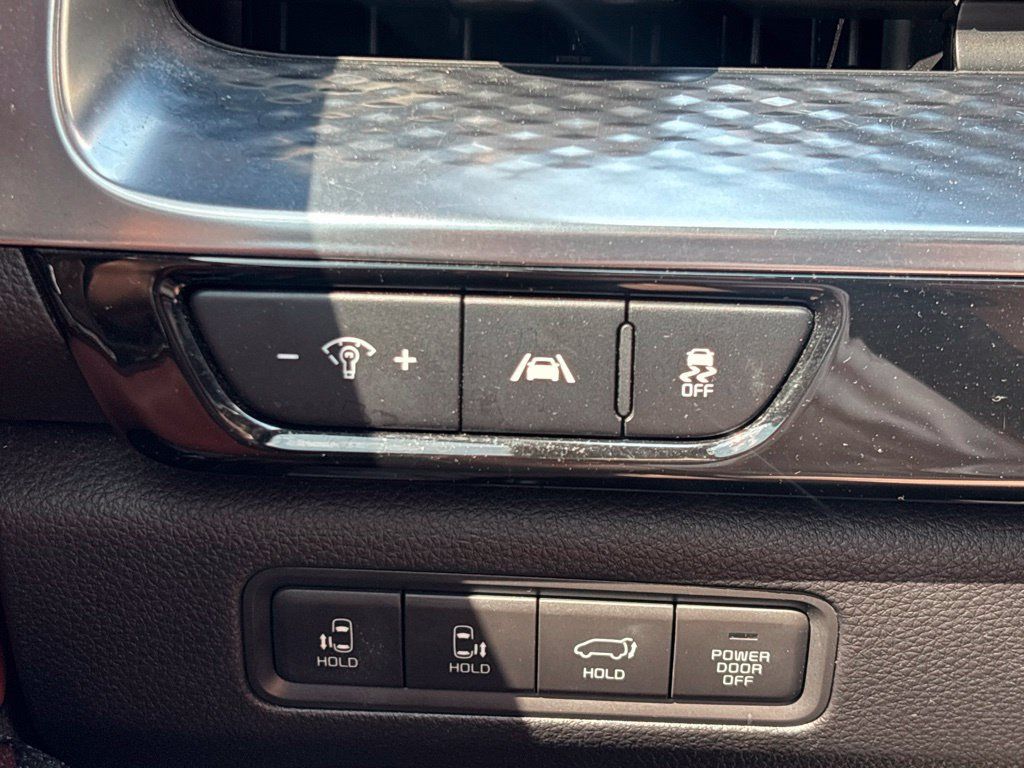 Used 2023 Kia Carnival SX Prestige FWD image 27